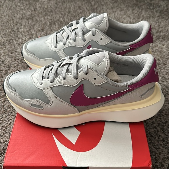 BNIB Nike Phoenix Waffle Leather Running Shoes 8.5 Light Smoke Gray/Hot Fuchsia - Picture 3 of 6